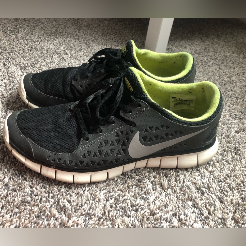 Original nike free run shield with reflective swoosh sz 9.5